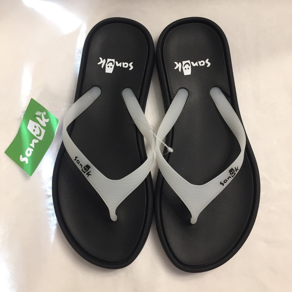 SANUK Size 6 Flip Flop Shoes NWT - Picture 3 of 8